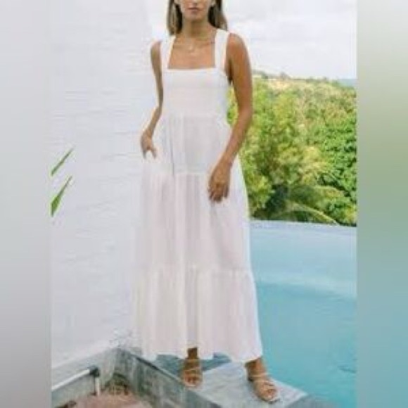 Black Bow Dresses & Skirts - Black Bow White Tiered Maxi Dress NWT Flowy Elastic Back Resort (S)